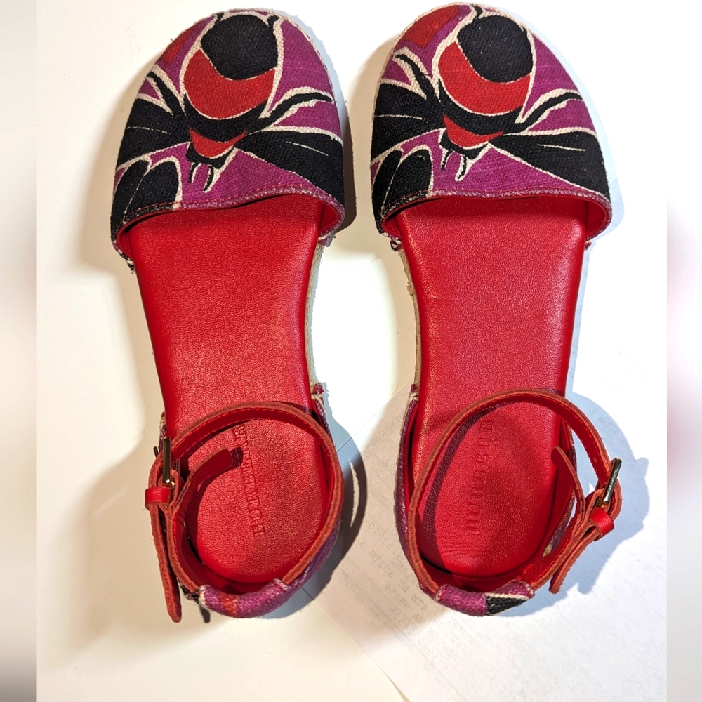 Burberry little girl red closed toe sandals size 12.5